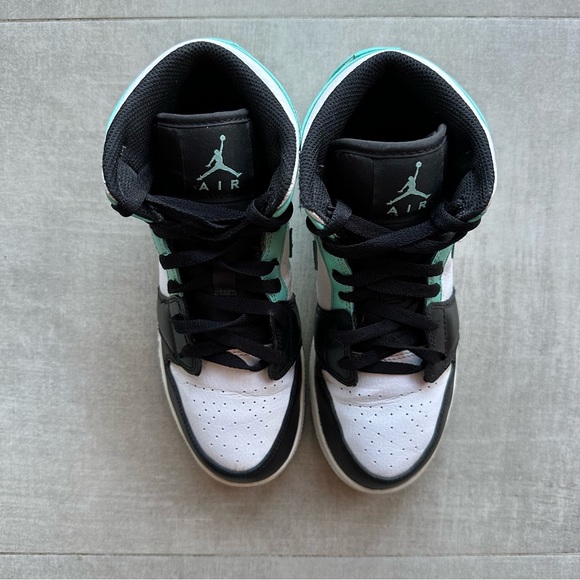 Nike Air Jordan Tropical Twist - 6.5🔥 - Picture 3 of 9